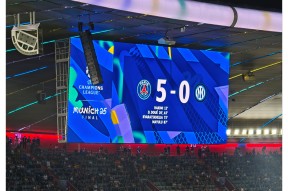 包含里程碑夜成都蓉城门线救险；欧冠今晚刷纪录；质疑声仍在；控场能力受关注的词条九游体验