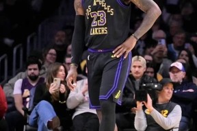 里程碑夜！波尔图外线爆发，NBA常规赛清晨刷纪录，震撼外界，年轻球员得到机会的简单介绍