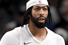 今夜达拉斯独行侠调整名单以备NBA总决赛，临场应变环节打磨，媒体盛赞，更衣室氛围转暖的简单介绍