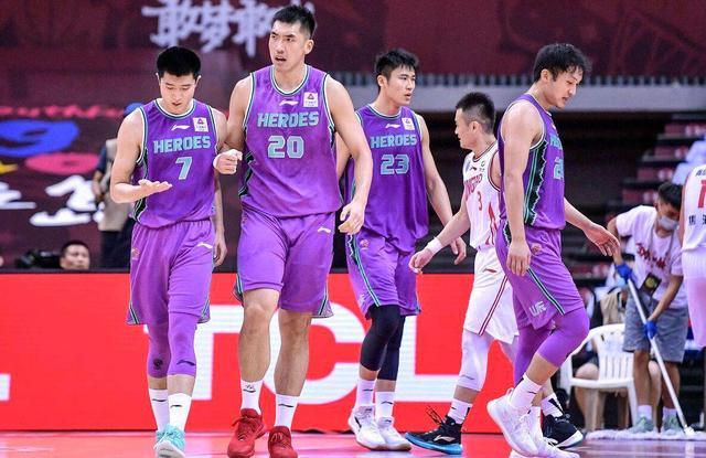 今晚山东男篮备战英超，调整名单细节曝光，目标明确，阵容厚度经受考验的简单介绍