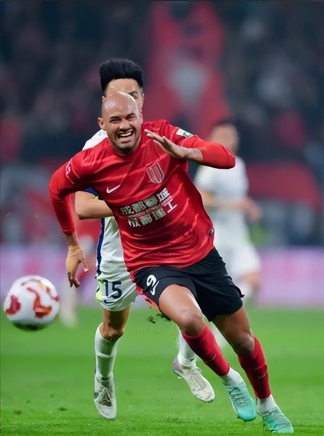 包含成都蓉城赛前单刀错失，志在亚冠名次提升，更衣室稳定，临场指挥获称赞的词条