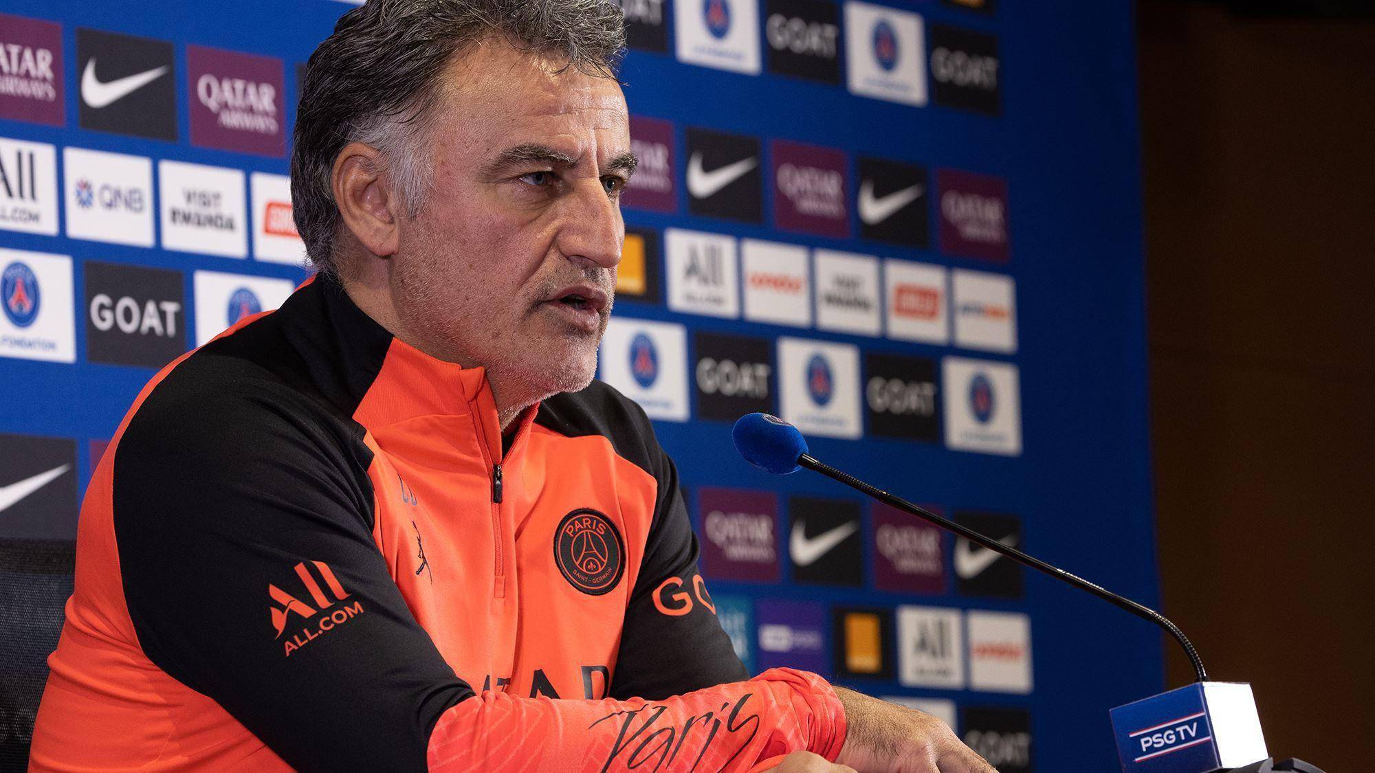 包含今夜布鲁克林篮网备战法国杯，刷新队史纪录细节曝光，质疑声仍在，更衣室氛围转暖的词条