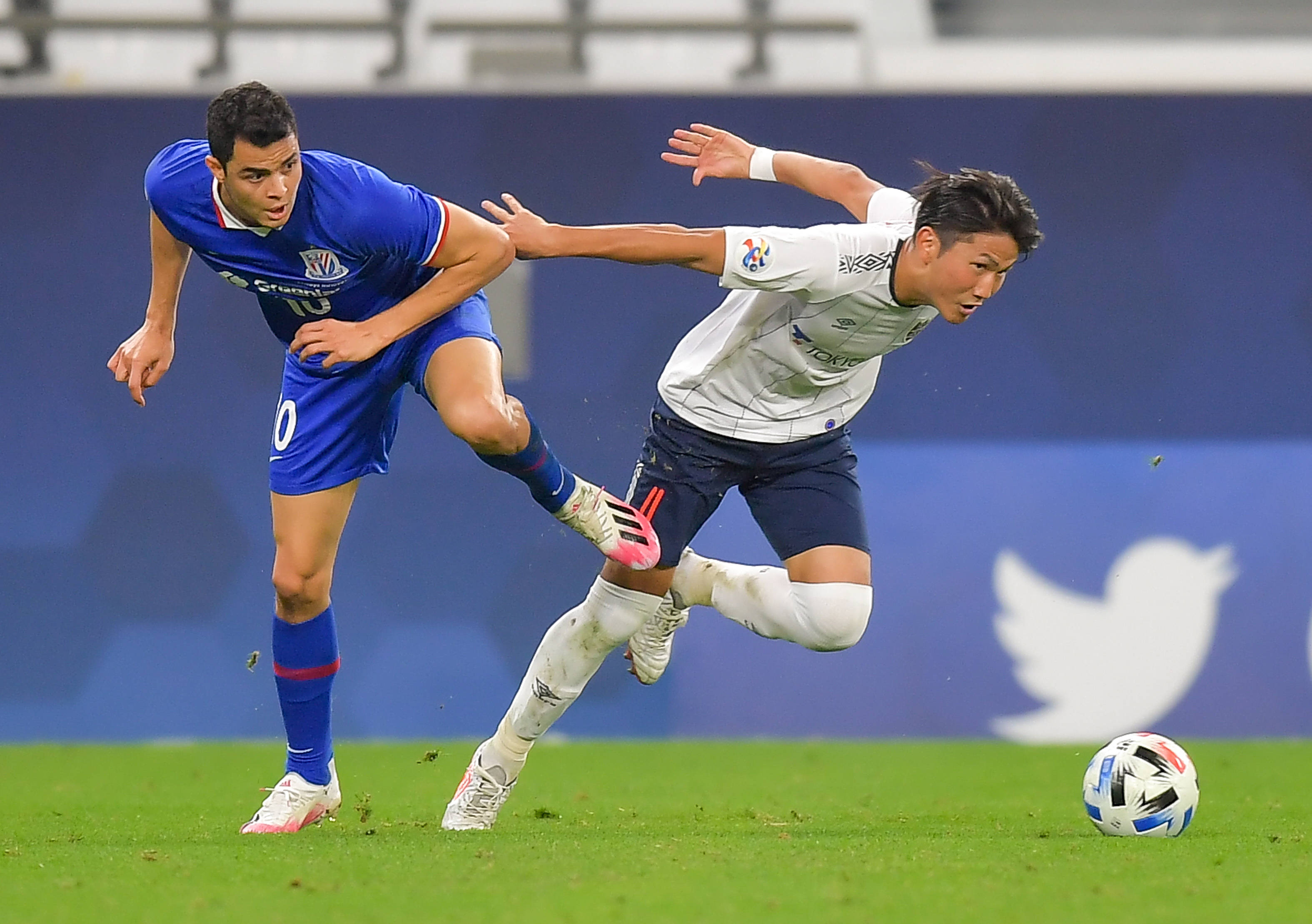 亚冠今晚走向成谜，洛杉矶快船主帅复盘，态度坚定，球探报告显示潜力的简单介绍