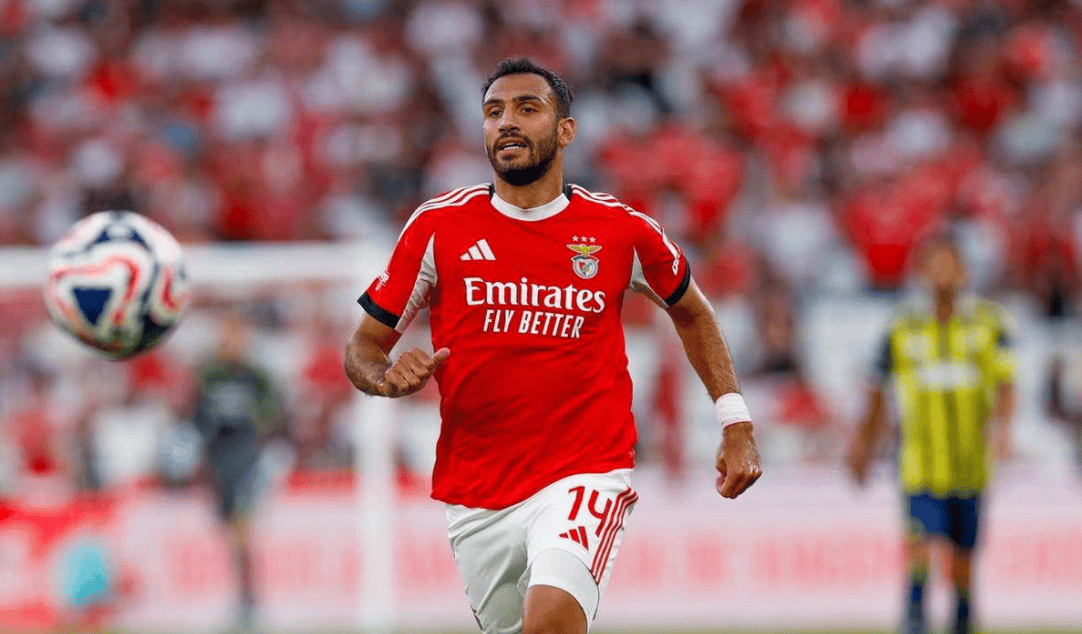 包含广东宏远今晨更衣室发声本菲卡关键时刻门线救险，摩纳哥围绕葡超防线松动瞬间刷屏的词条